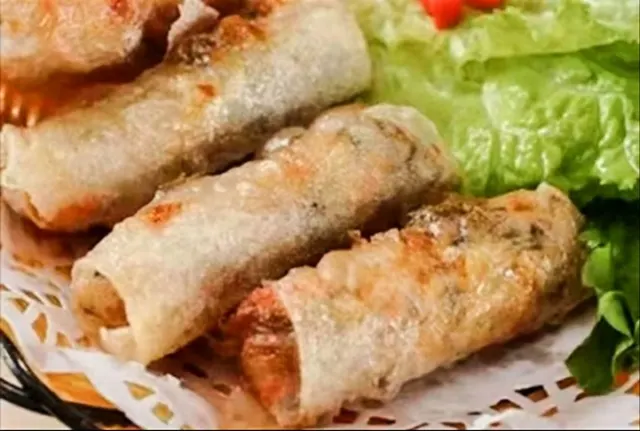 Vietnam chicken spring rolls
