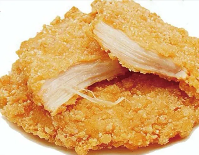 Fried noodles with crispy chicken escalope