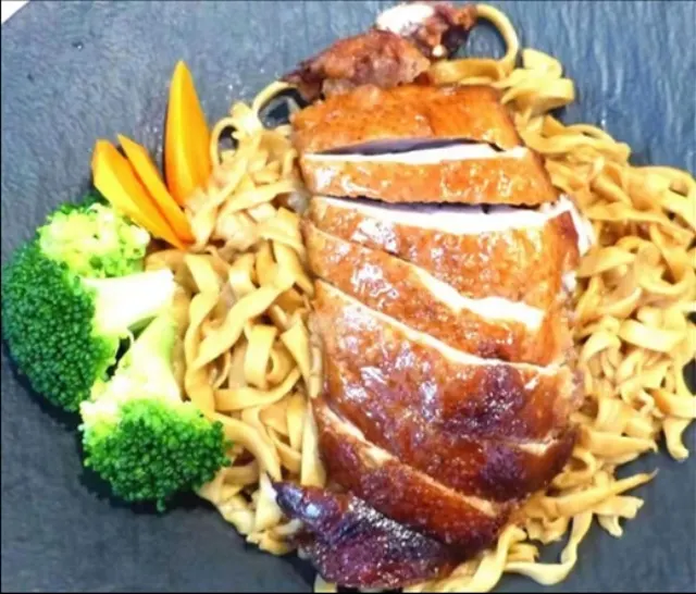 Fried noodles with duck