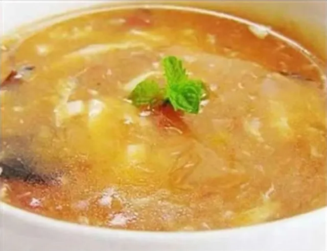 Sour and spicy soup with egg, mushroom, chicken and chili